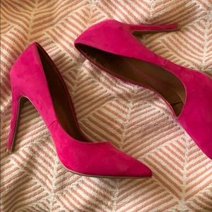 Steve Madden fuschia suede pumps